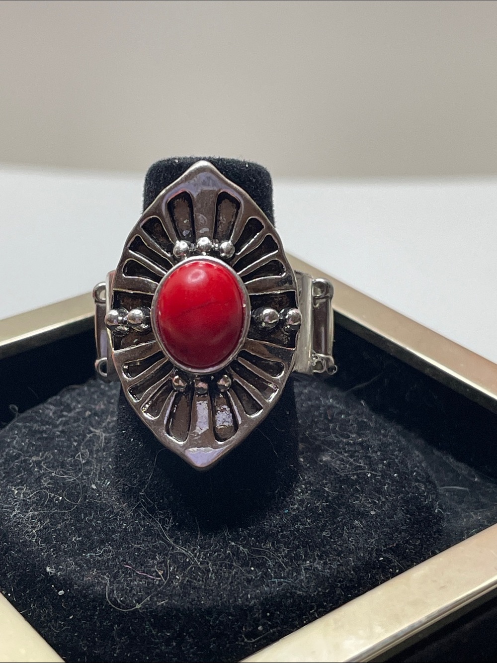 paparazzi Red Bead Sunburst Shield Ring
